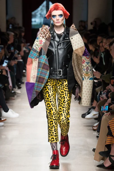 Look 18